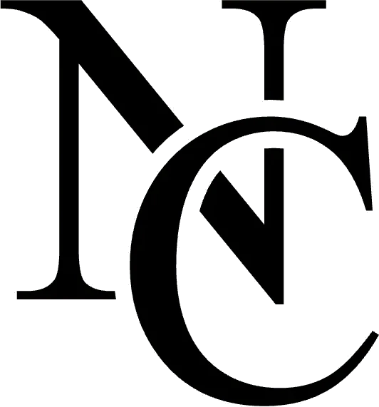 Monogramme "NC" de Nat_Collection en version noir pur, présentant uniquement le symbole typographique stylisé sans texte d'accompagnement sur fond blanc, dans une approche graphique forte et impactante